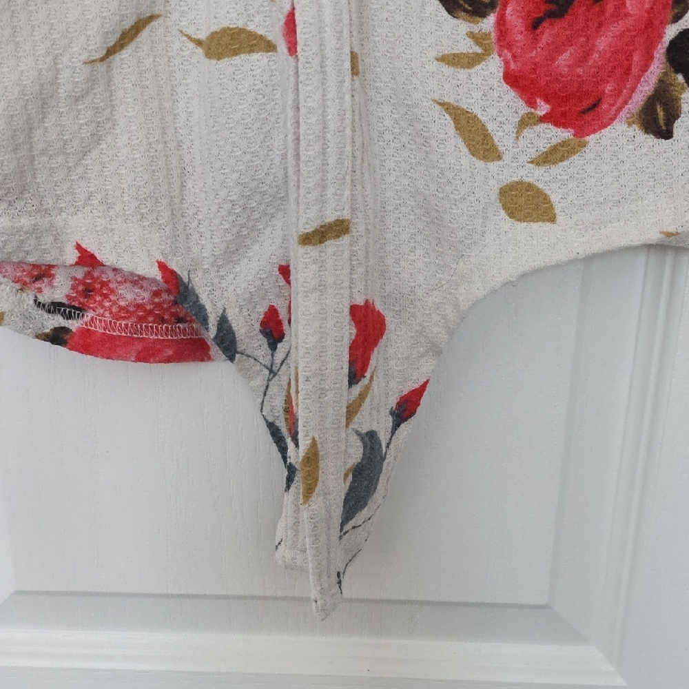 Floral Button-Up Cardigan - Picture 4 of 5